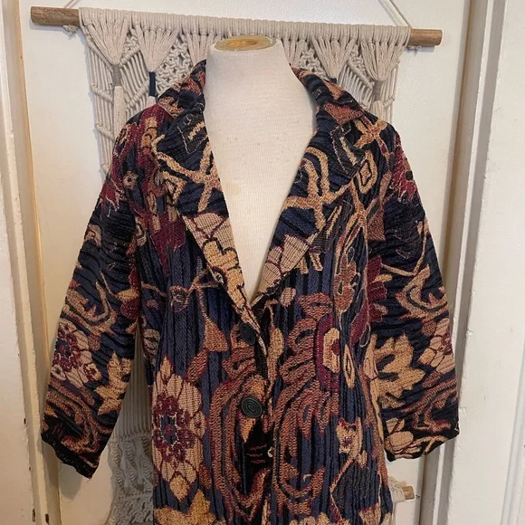 Floral Patterned Women's Coat - Picture 1 of 8